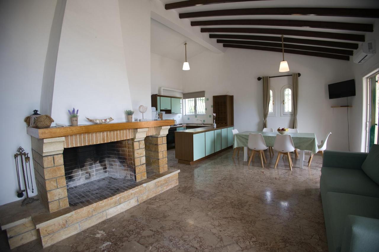 Silent Bay Apartments Katavolos ภายนอก รูปภาพ